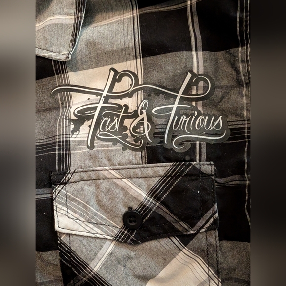 Universal Studios Family Forever Skull Button Up Shirt - Picture 4 of 5